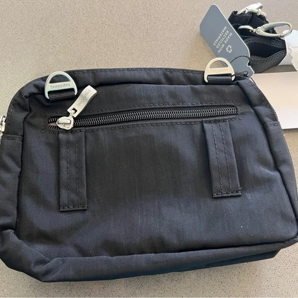 NWT Baggallini Black Triple Zip Bag - Picture 2 of 6